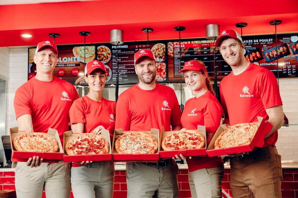 Pizza Salvatoré donnera 100 pizzas larges aux organismes de Rock Forest