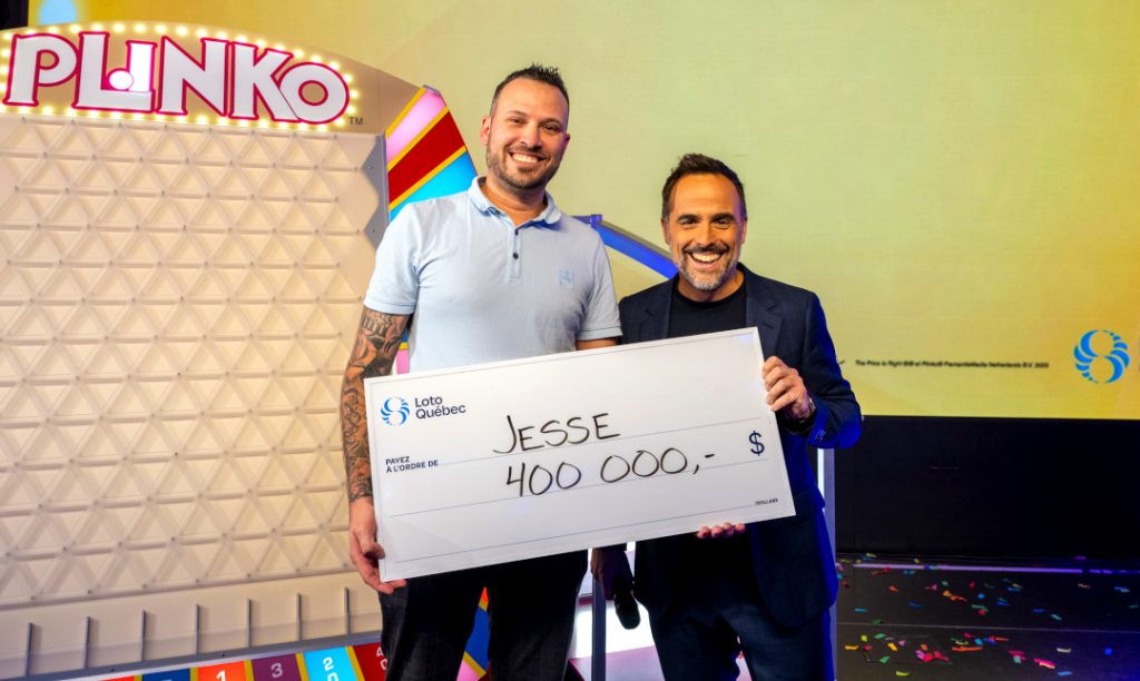 Un Estrien gagne 400 000 $ à PLINKO®!